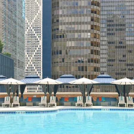 Doubletree By Hilton Chicago Magnificent Mile Hotel
